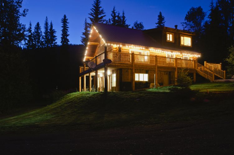 Peaceful Cove Lodge at night